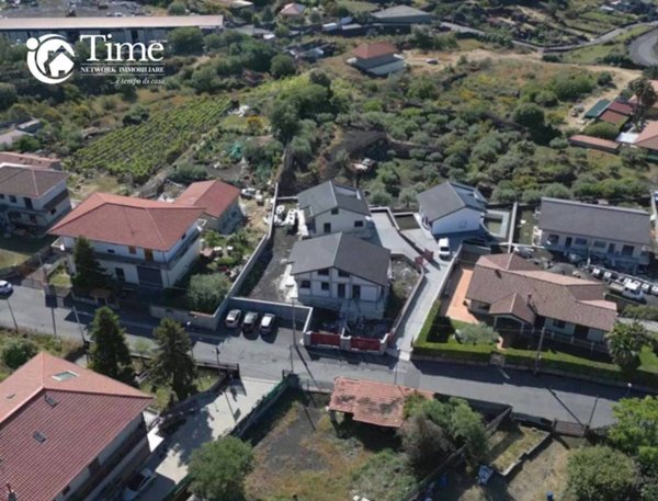 casa indipendente in vendita a Pedara