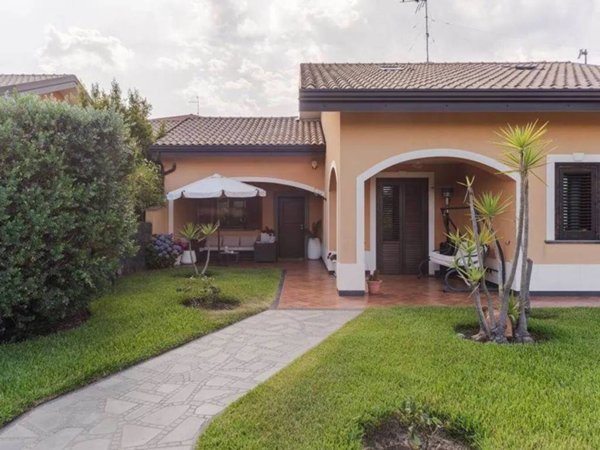 casa indipendente in vendita a Pedara