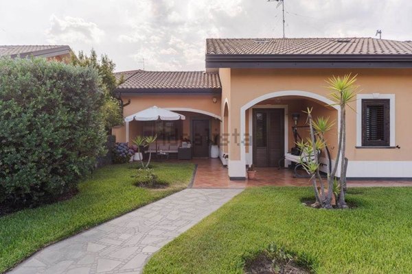 casa indipendente in vendita a Pedara