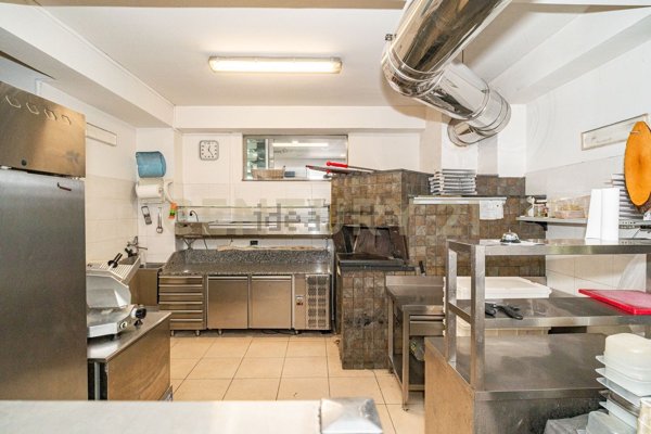 negozio in vendita a Pedara