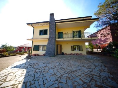 casa indipendente in vendita a Pedara