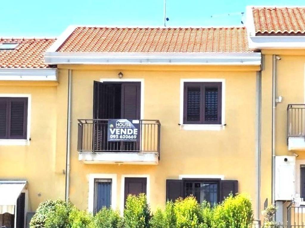 casa indipendente in vendita a Pedara