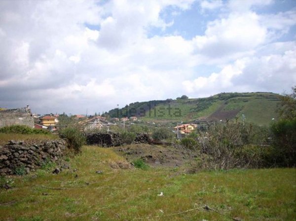 casa indipendente in vendita a Pedara