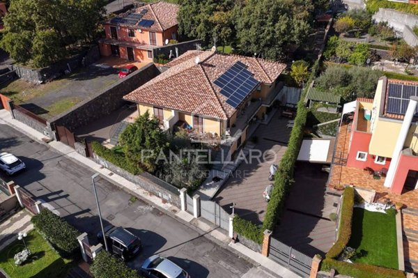 casa indipendente in vendita a Pedara