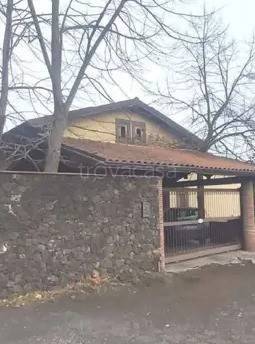 casa indipendente in vendita a Pedara