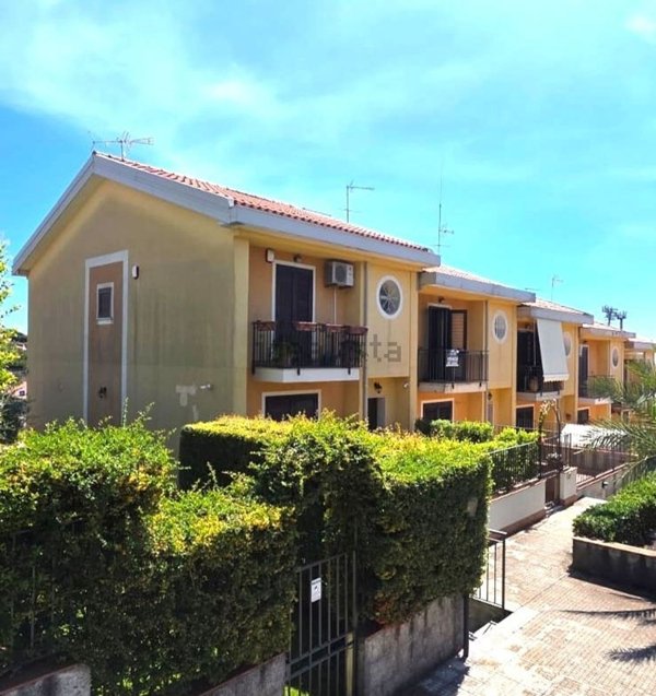 casa indipendente in vendita a Pedara