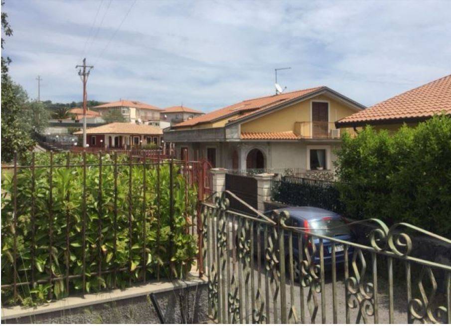 casa indipendente in vendita a Pedara