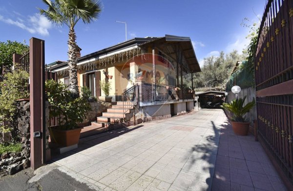 casa indipendente in vendita a Pedara