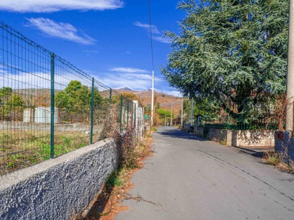 terreno agricolo in vendita a Pedara in zona Tarderia