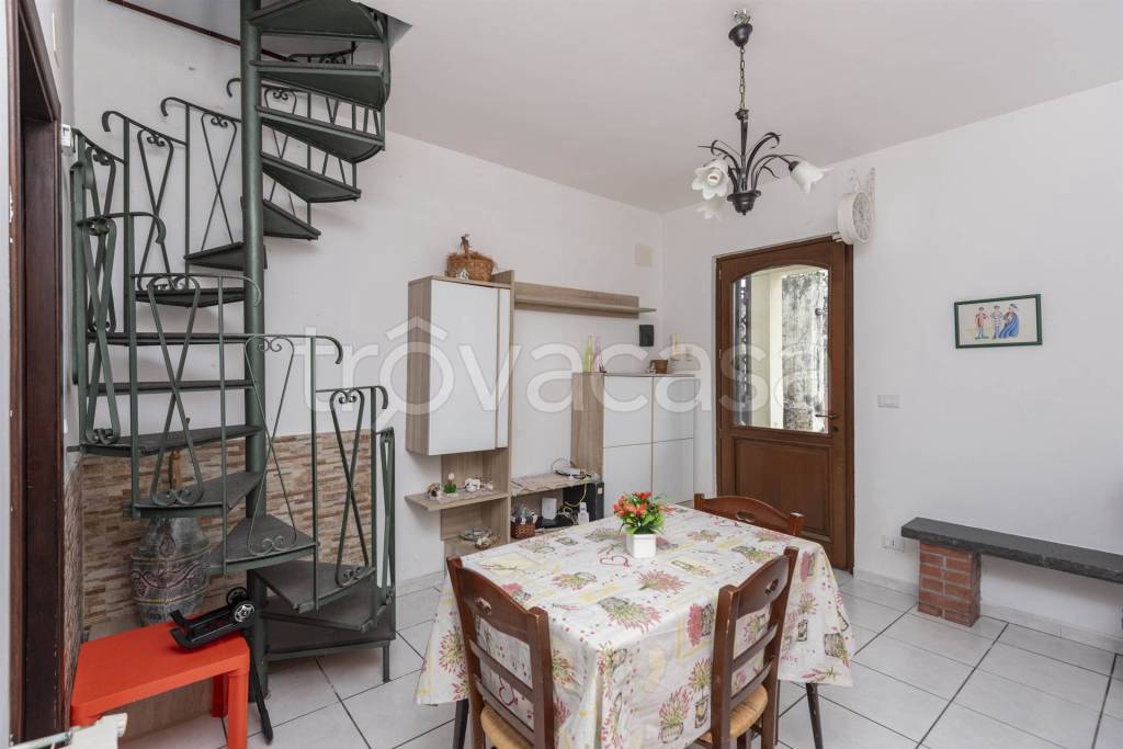 casa indipendente in vendita a Pedara in zona Tarderia