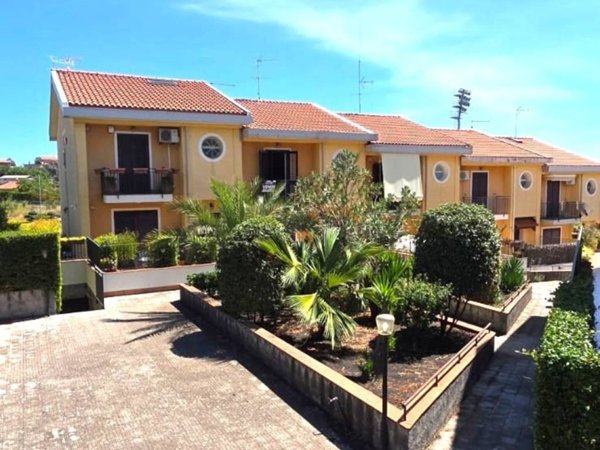 casa indipendente in vendita a Pedara