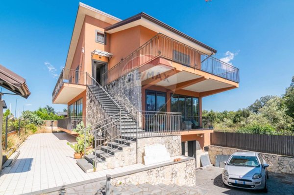 casa indipendente in vendita a Pedara