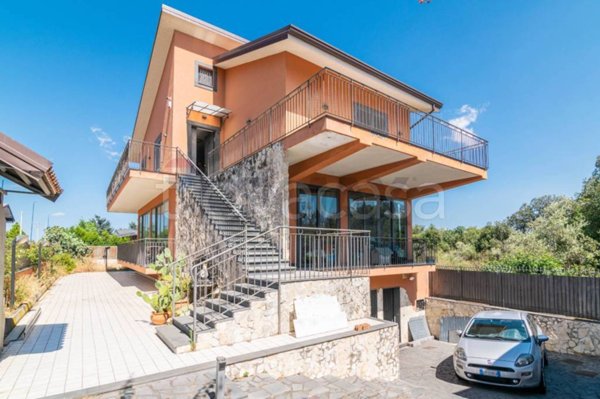 casa indipendente in vendita a Pedara