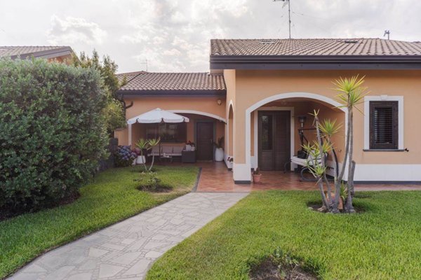 casa indipendente in vendita a Pedara