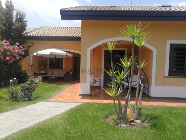 casa indipendente in vendita a Pedara