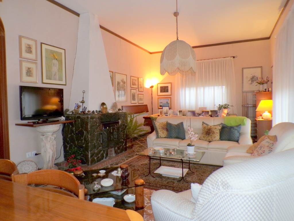 casa indipendente in vendita a Pedara in zona Tarderia