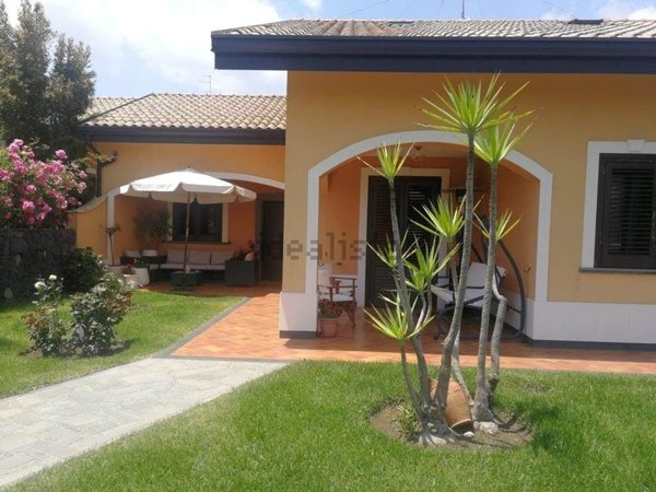 casa indipendente in vendita a Pedara