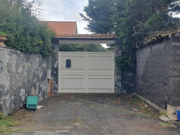 casa indipendente in vendita a Pedara