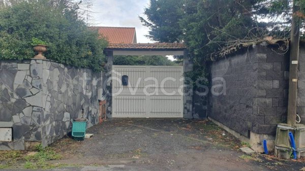 casa indipendente in vendita a Pedara