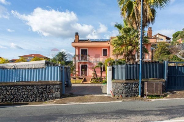 casa indipendente in vendita a Pedara