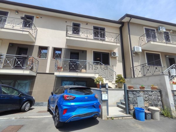 casa indipendente in vendita a Pedara