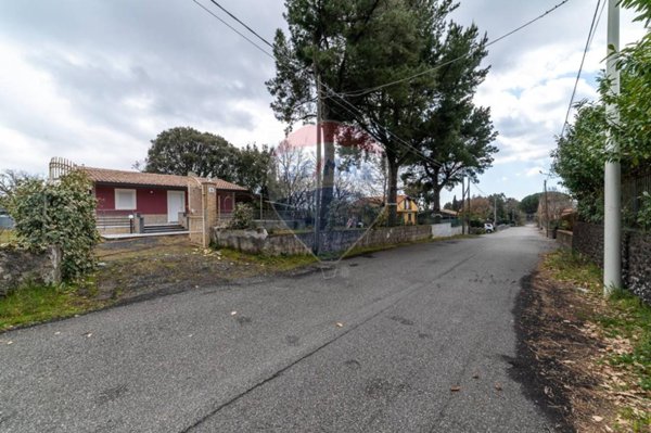 casa indipendente in vendita a Pedara in zona Tarderia