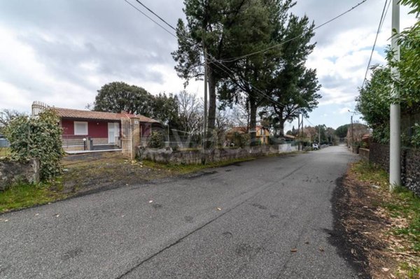 casa indipendente in vendita a Pedara in zona Tarderia