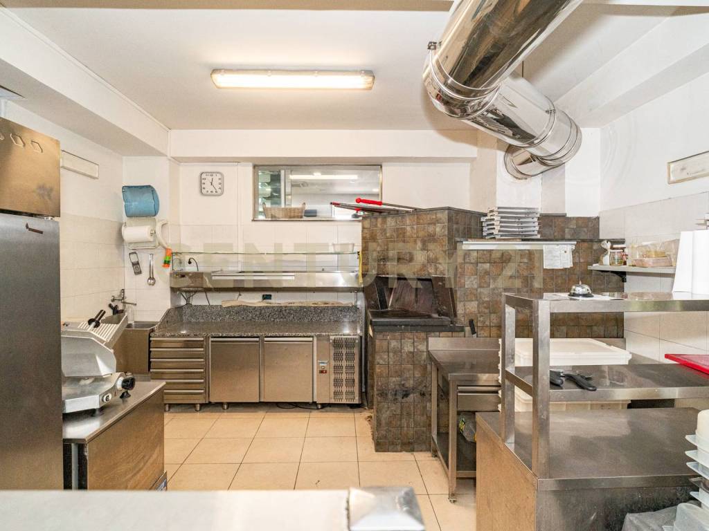 negozio in vendita a Pedara