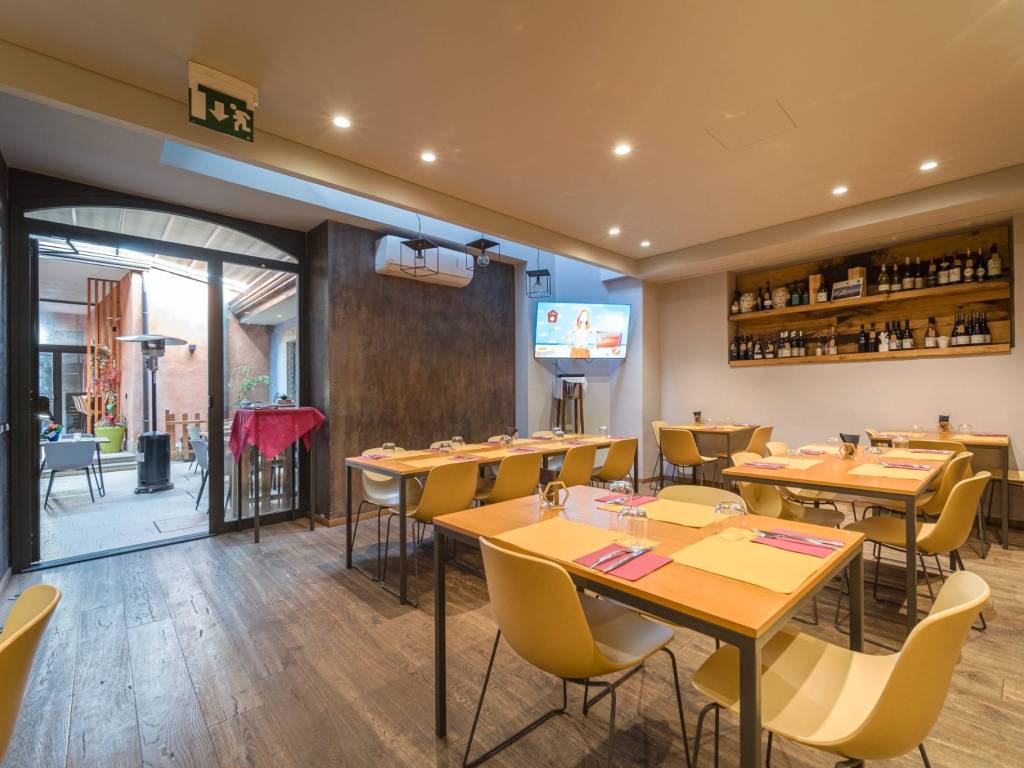 negozio in vendita a Pedara