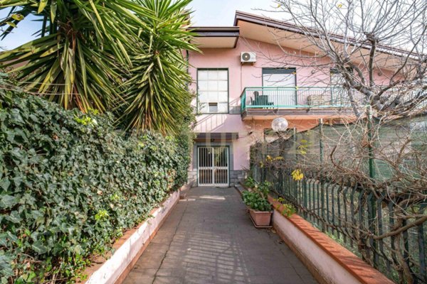 casa indipendente in vendita a Pedara