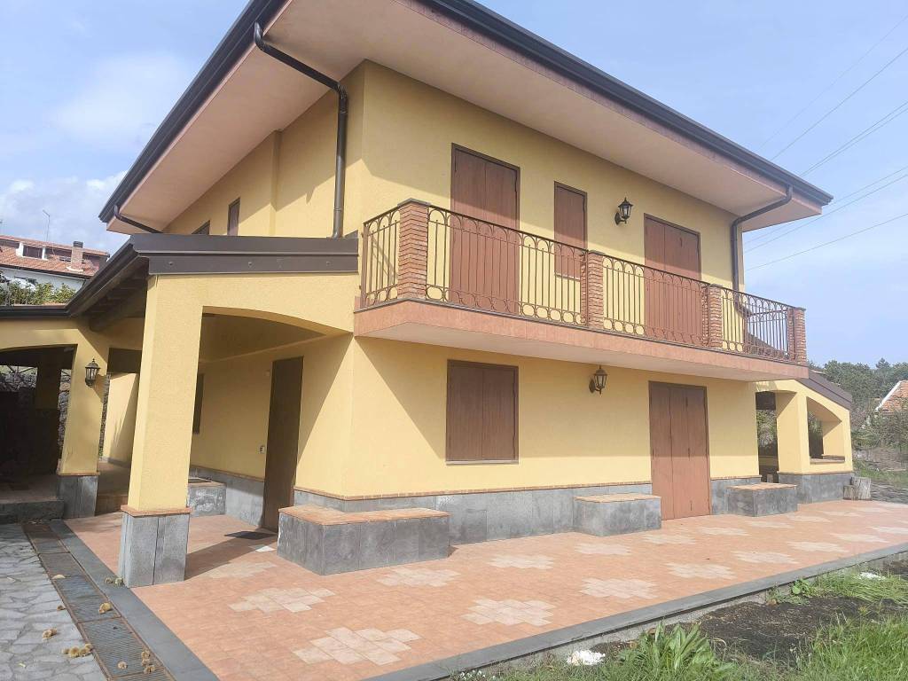 casa indipendente in vendita a Pedara