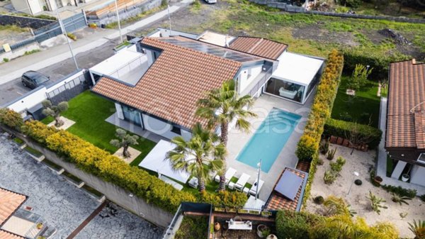 casa indipendente in vendita a Pedara