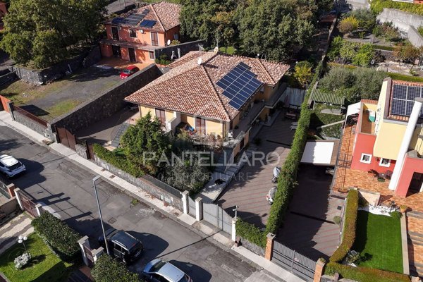 casa indipendente in vendita a Pedara