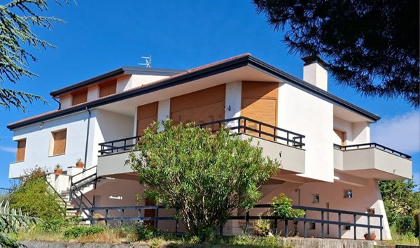 casa indipendente in vendita a Pedara