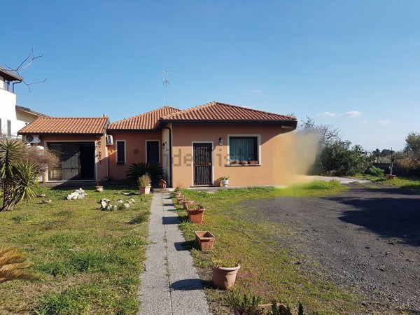 casa indipendente in vendita a Pedara