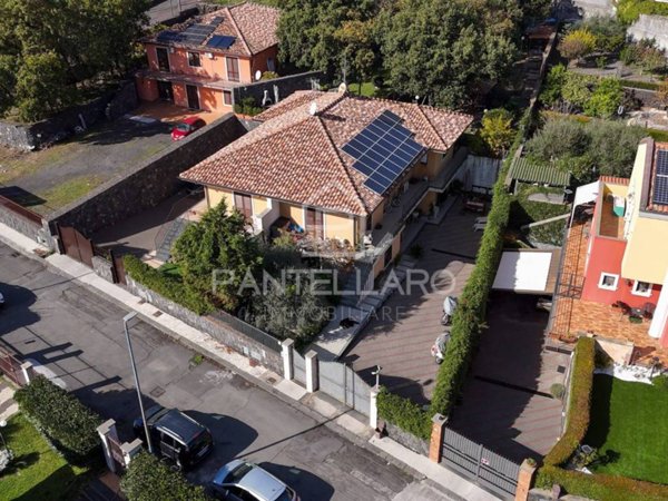 casa indipendente in vendita a Pedara