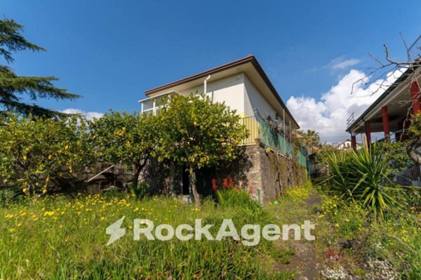 casa indipendente in vendita a Pedara