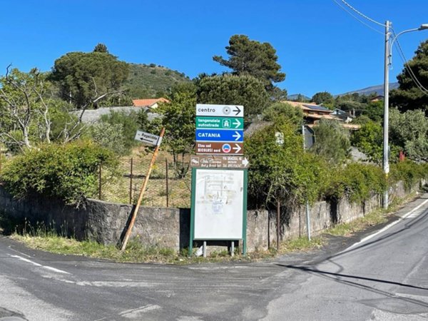 terreno edificabile in vendita a Pedara