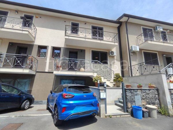 casa indipendente in vendita a Pedara