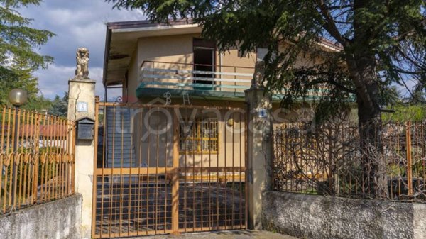 casa indipendente in vendita a Pedara in zona Tarderia