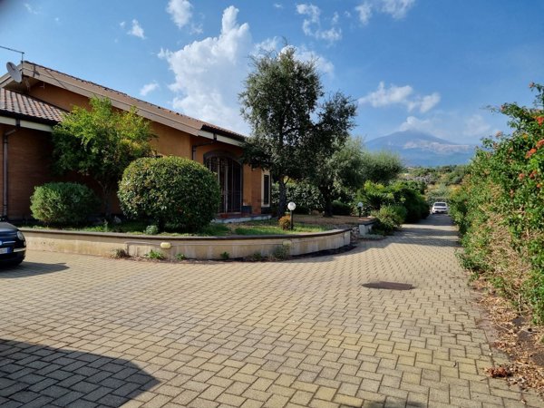 casa indipendente in vendita a Pedara