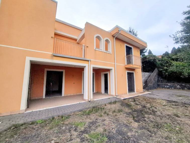 casa indipendente in vendita a Pedara