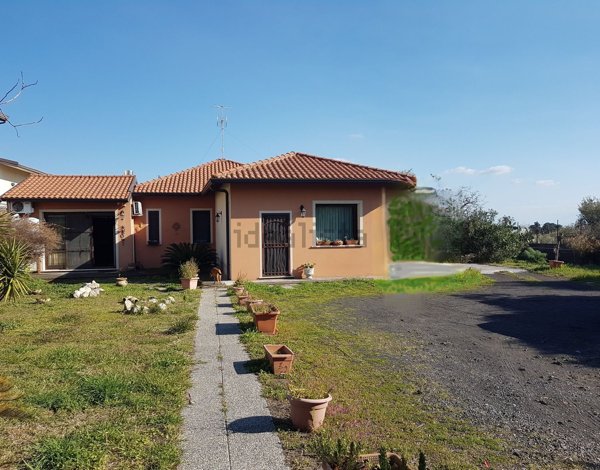 casa indipendente in vendita a Pedara