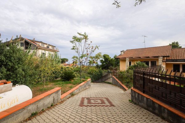 casa indipendente in vendita a Pedara