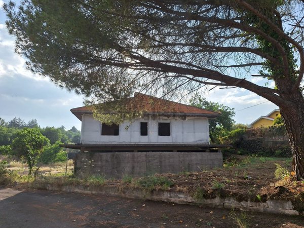 casa indipendente in vendita a Pedara
