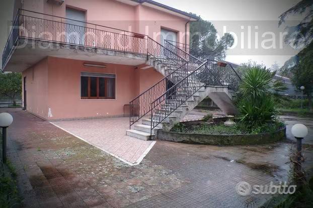 casa indipendente in vendita a Pedara