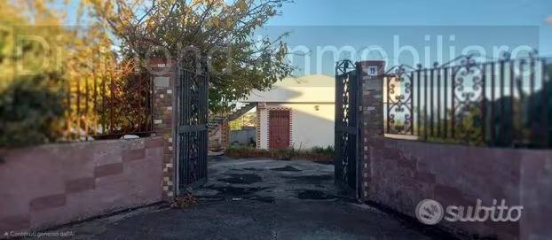 casa indipendente in vendita a Pedara