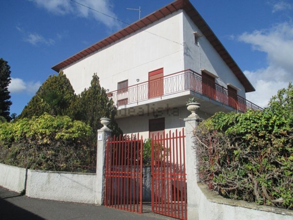 casa indipendente in vendita a Pedara in zona Tarderia