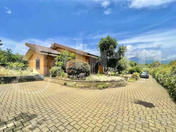 casa indipendente in vendita a Pedara