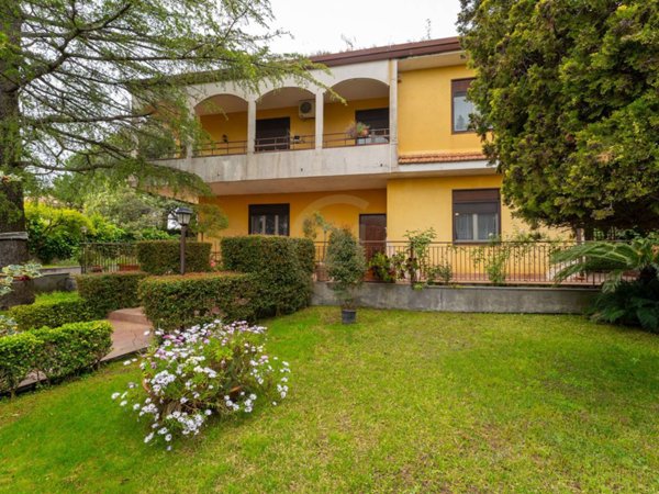 casa indipendente in vendita a Pedara